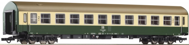 Passenger car type YB70 2nd class Couchette coach<br /><a href='images/pictures/Roco/64843.jpg' target='_blank'>Full size image</a>
